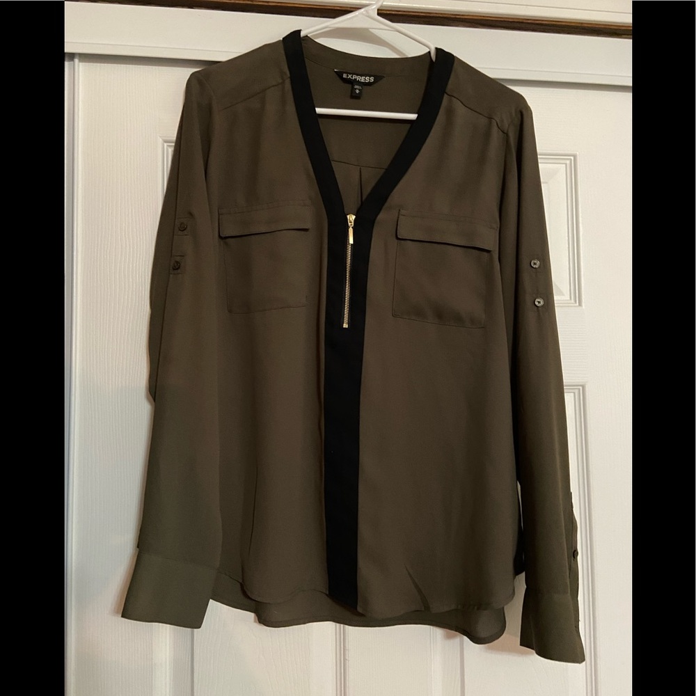 Express Size Medium Top Never Worn - image 1